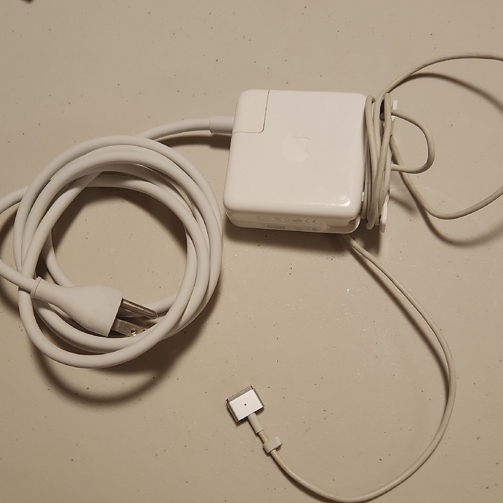 Apple White Charging Adapter with Cable